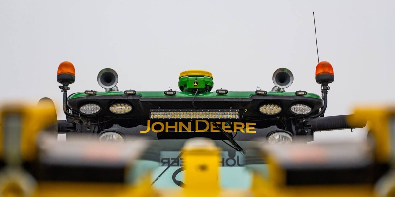 John Deere 8335R – moderní technika