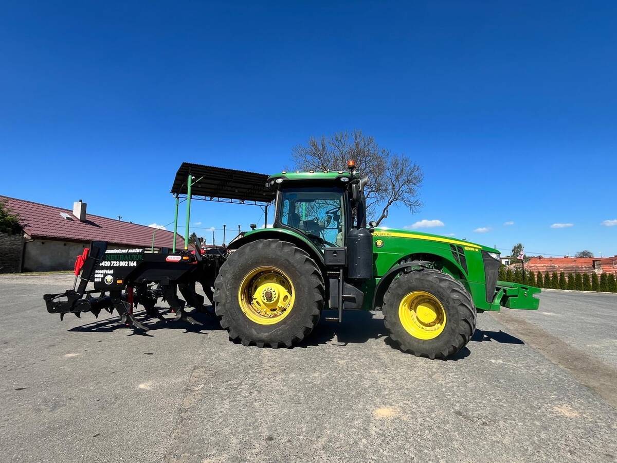 John Deere 8335R s Maschio